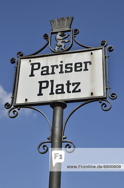 'Schild ''Pariser Platz''  am Pariser Platz  Berlin  Deutschland  Europa'