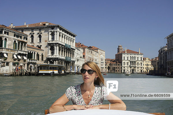Wasser  Frau  fahren  Taxi  Canale Grande  Venedig