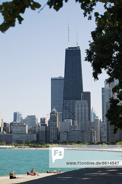 Vereinigte Staaten von Amerika  USA  hoch  oben  Mensch  Menschen  Strand  Gebäude  aufwärts  Straße  sonnenbaden  sonnen  Hintergrund  Eiche  Chicago  Illinois