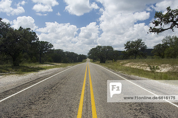 Road Stretching Into The Distance On Route 16 In Bandera County  Texas  Usa © James Sparshatt / Axiom