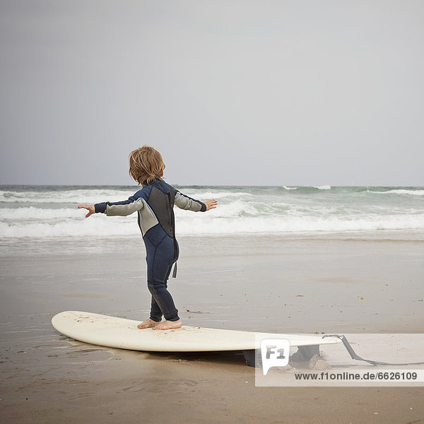 Europäer  Strand  Junge - Person  üben  Wellenreiten  surfen