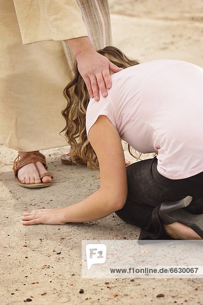 Hilfe jung Jesus Christus Mädchen
