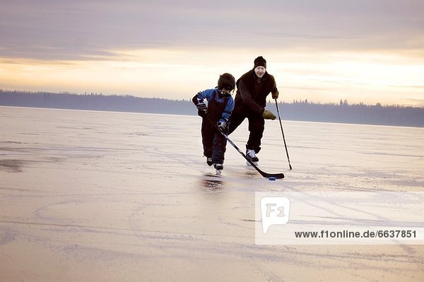 Eis Hockey spielen