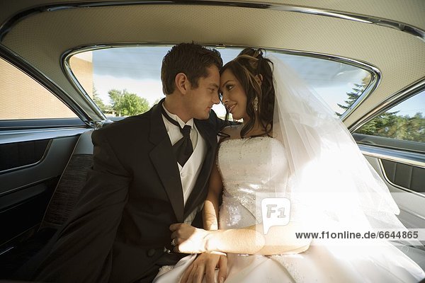 Braut Bräutigam Hochzeit Auto innerhalb