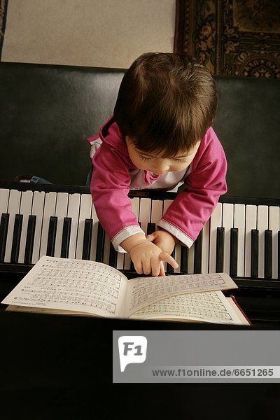 Klavier Mädchen japanisch