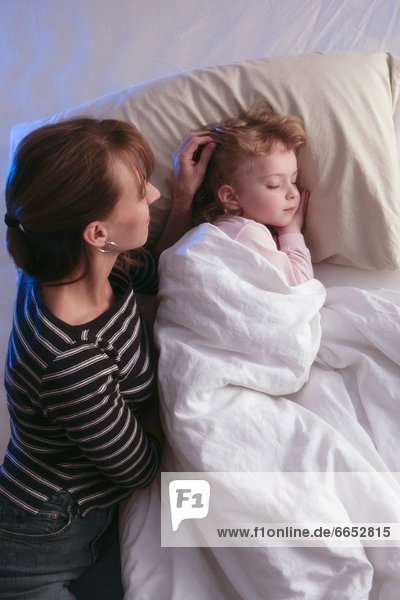 sehen  schlafen  Tochter  Mutter - Mensch