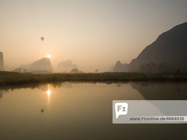 Tischset  über  Fluss  China  Guangxi  Sonne