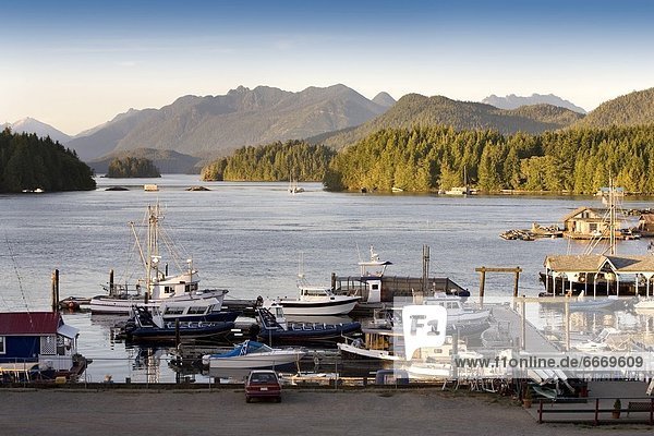Berg  Jachthafen  Ansicht  Tofino  British Columbia  British Columbia  Kanada  Vancouver Island