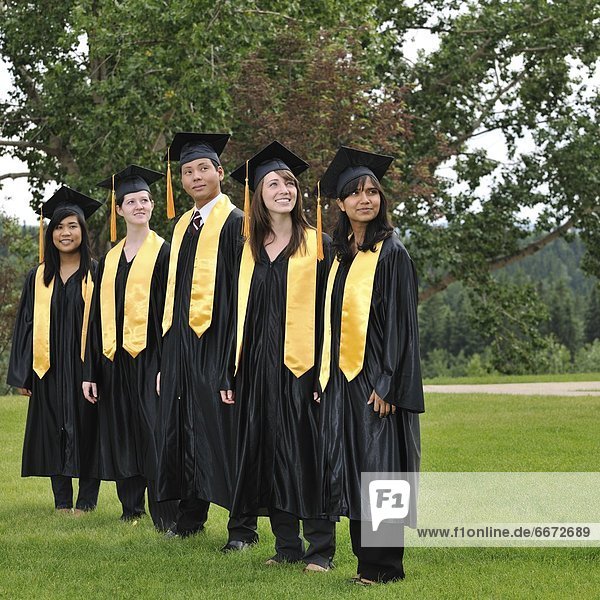 Vereinigte Staaten Von Amerika Usa Senior Senioren Frau Pose Amerika Kleid Hut Schule Schulabschluss Oregon