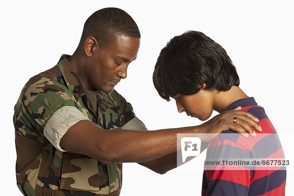 Jugendlicher  Mann  Junge - Person  Gebet  Militär