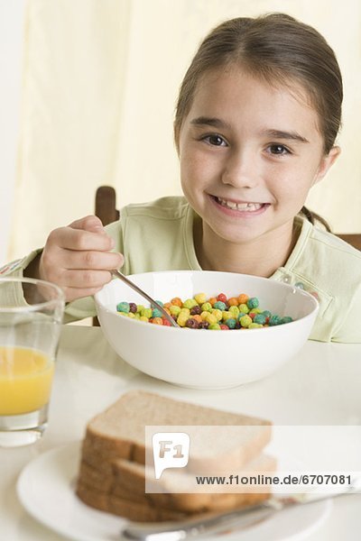 Getreide  jung  essen  essend  isst  Mädchen  Frühstück