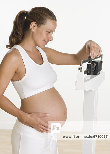 Waage - Messgerät  Frau  Schwangerschaft  Gewicht  Einsamkeit