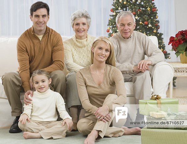 Portrait  Weihnachten  Mehrgenerationen Familie