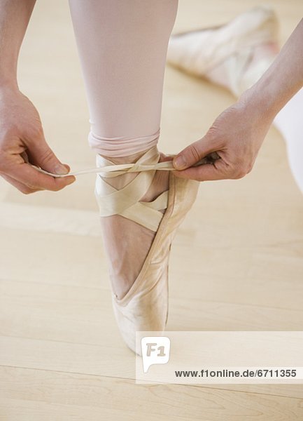 Tänzer  Schuh  Ballett  binden