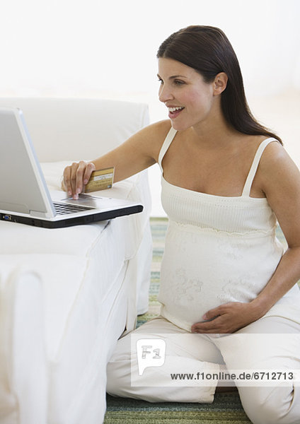 Pregnant woman shopping online