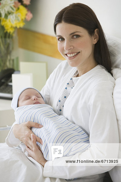 Neugeborenes  neugeboren  Neugeborene  Krankenhaus  halten  Mutter - Mensch
