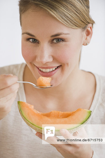 Frau  Melone  Keil  essen  essend  isst