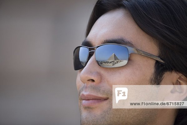 Außenaufnahme  Mann  Kleidung  Sonnenbrille  freie Natur
