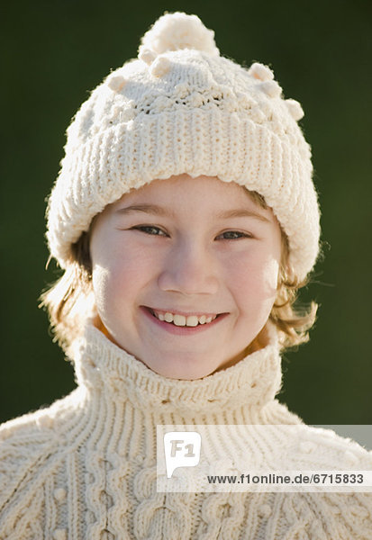 Junge - Person  Hut  Pullover  Kleidung