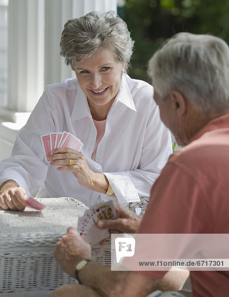 Senior Senioren Spiel Vordach Karte spielen