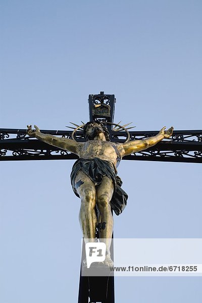 Statue