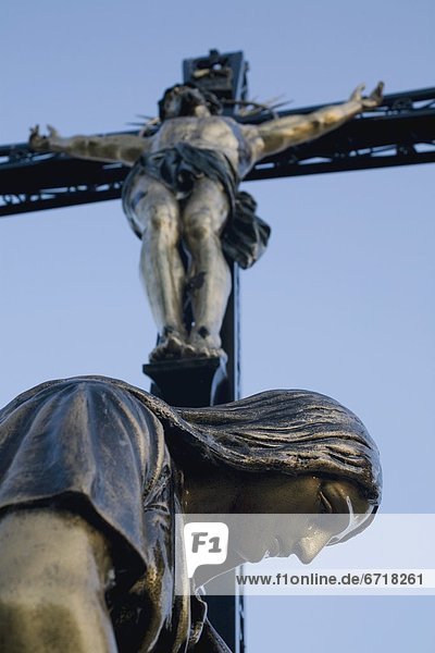 Statue