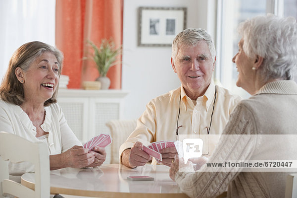 Senior Senioren Karte spielen
