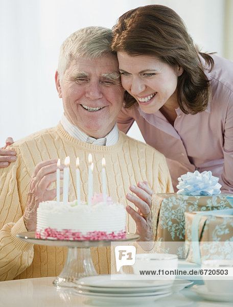 Senior Senioren Mann Fest festlich Geburtstag