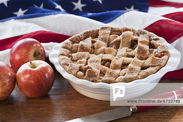 Apple pie and American flag
