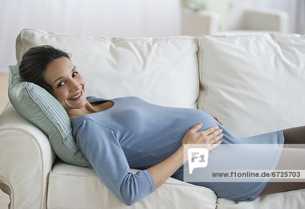 Frau ruhen Schwangerschaft Couch