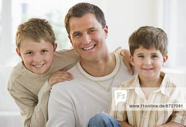 Vater und seine beiden Söhne