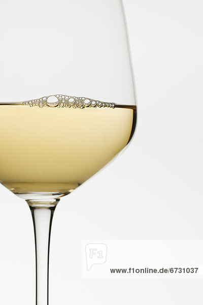 hoch  oben  nahe  Glas  Wein  weiß  Hintergrund