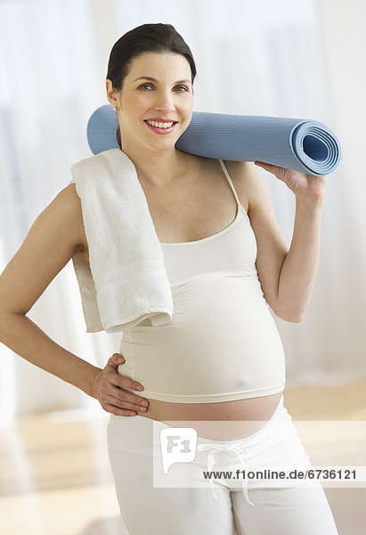 Portrait of pregnant woman exercising