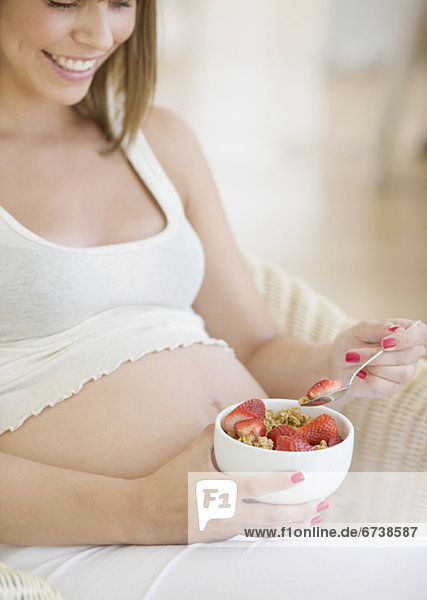 Getreide  Frau  Schwangerschaft  essen  essend  isst