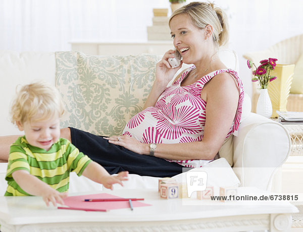 sprechen  Telefon  Schwangerschaft  Mutter - Mensch