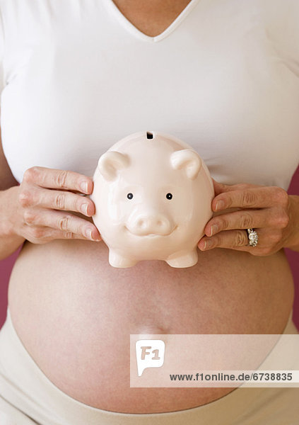 Frau  halten  Schwangerschaft  Bank  Kreditinstitut  Banken
