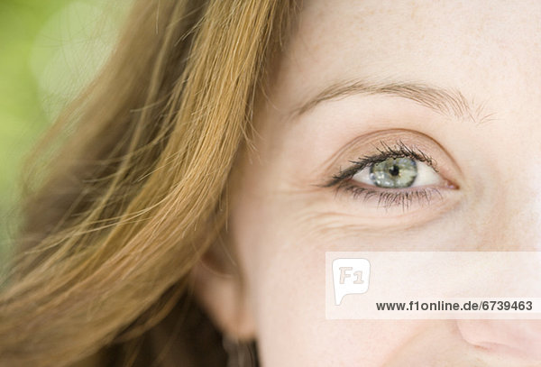 Close up of womanÕs eye
