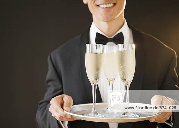 Studioaufnahme  halten  Krawatte  Unterricht  Kleidung  Champagner  Kellner