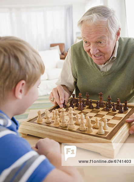 Enkelsohn  Großvater  Schach  5-9 Jahre  5 bis 9 Jahre  spielen