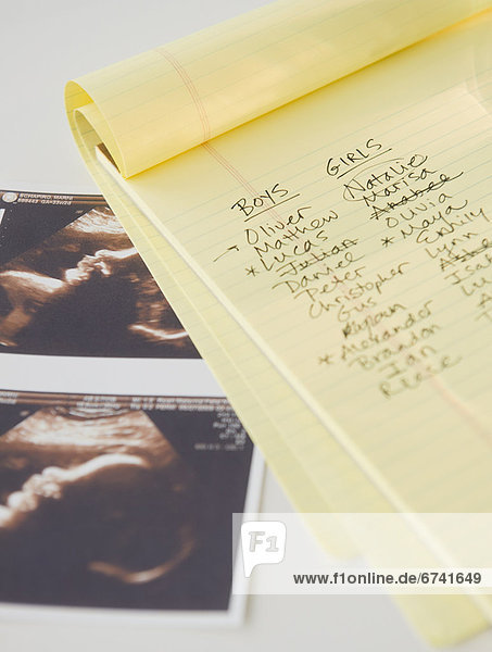 Fotografie  Liste  Name  Baby  Ultraschalluntersuchung