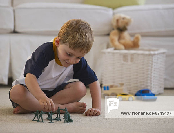 Junge - Person Spielzeug Soldat jung spielen
