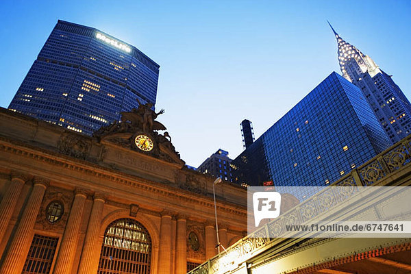 Vereinigte Staaten von Amerika  USA  Grand Central Terminal  Grand Central Station  GCT  New York City  Lifestyle  Gebäude  Besuch  Treffen  trifft  Chrysler  Abenddämmerung  New York State