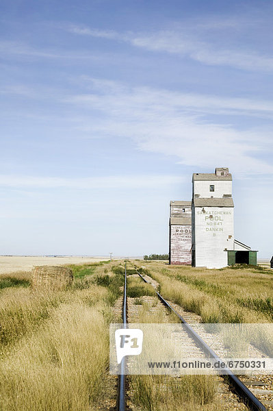Getreide  Geländer  Fernverkehrsstraße  Aufzugsanlage  verlassen  Saskatchewan  alt