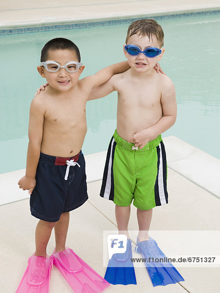 Pose Junge - Person Schwimmflosse Flosse Schwimmbad