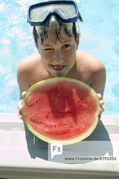 Junge - Person  jung  Wassermelone