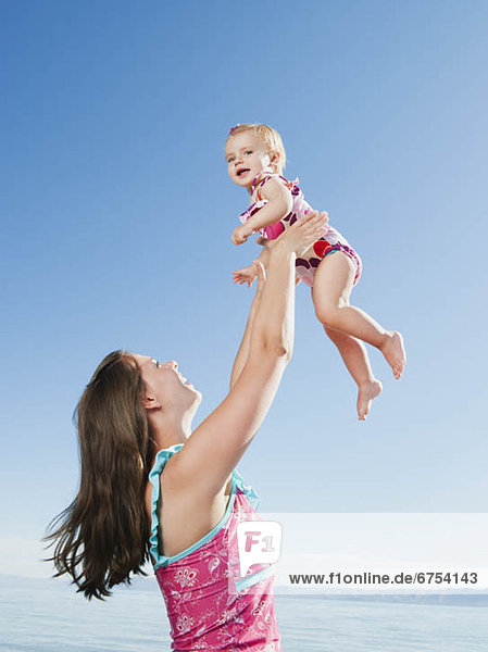 Urlaub  Tochter  Mutter - Mensch  Baby  spielen