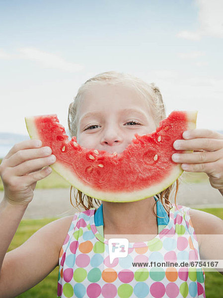 Wassermelone  5-9 Jahre  5 bis 9 Jahre  essen  essend  isst  Mädchen