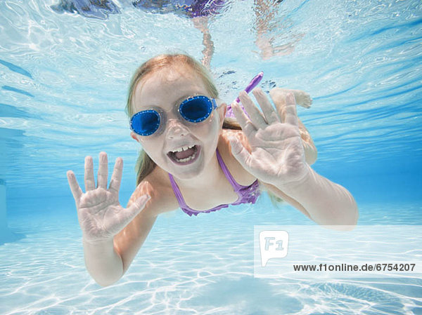Unterwasseraufnahme schwimmen 5-9 Jahre 5 bis 9 Jahre Mädchen