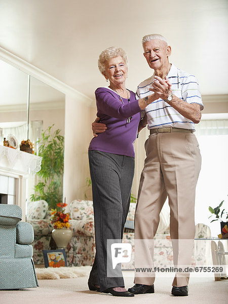 Interior  zu Hause  Senior  Senioren  tanzen