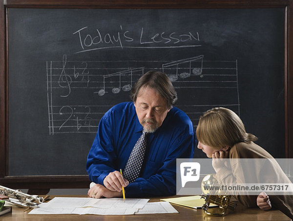 frontal  Musik  Lehrer  Student  Schreibtafel  Tafel